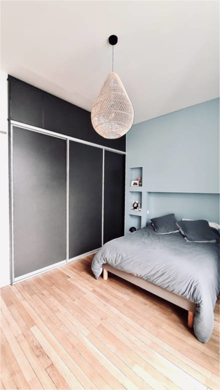 chambre-bleue-rangement-tete-de-lit
